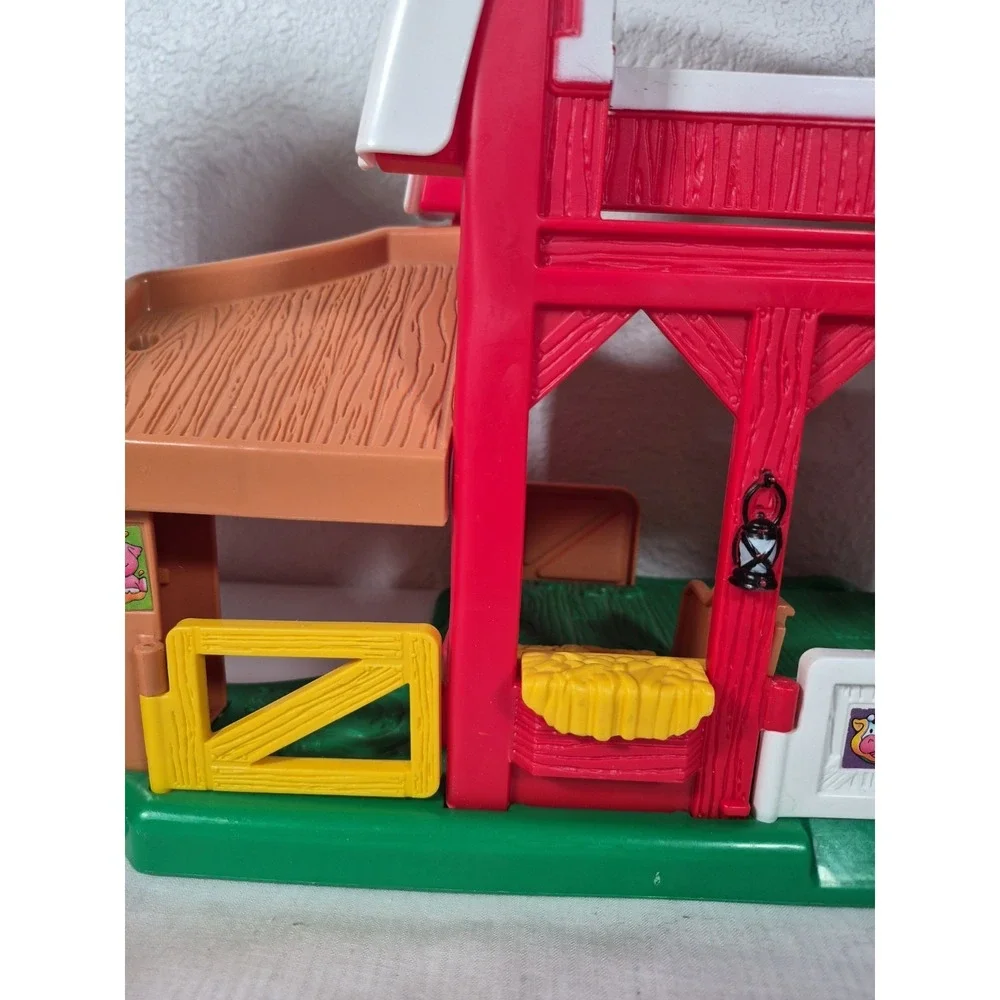 2005 Fisher Price Little People Farm Barn & Silo & Figures Working Animal Sounds